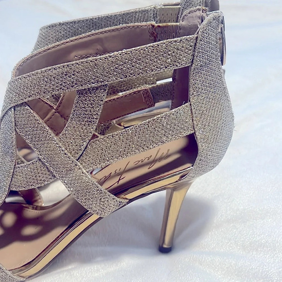 Marc Fisher Sz 7.5 Gold Metallic Nala Mid Heel Evening Sandals Heels NWT - Picture 5 of 12